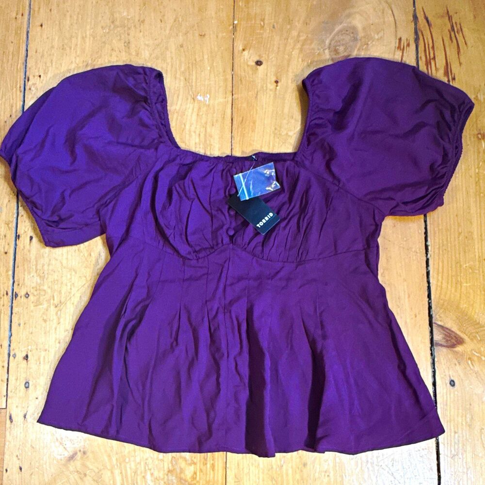 Torrid Women’s Plum low cut Puff Short Sleeve Smocked Peplum Blouse Size 10